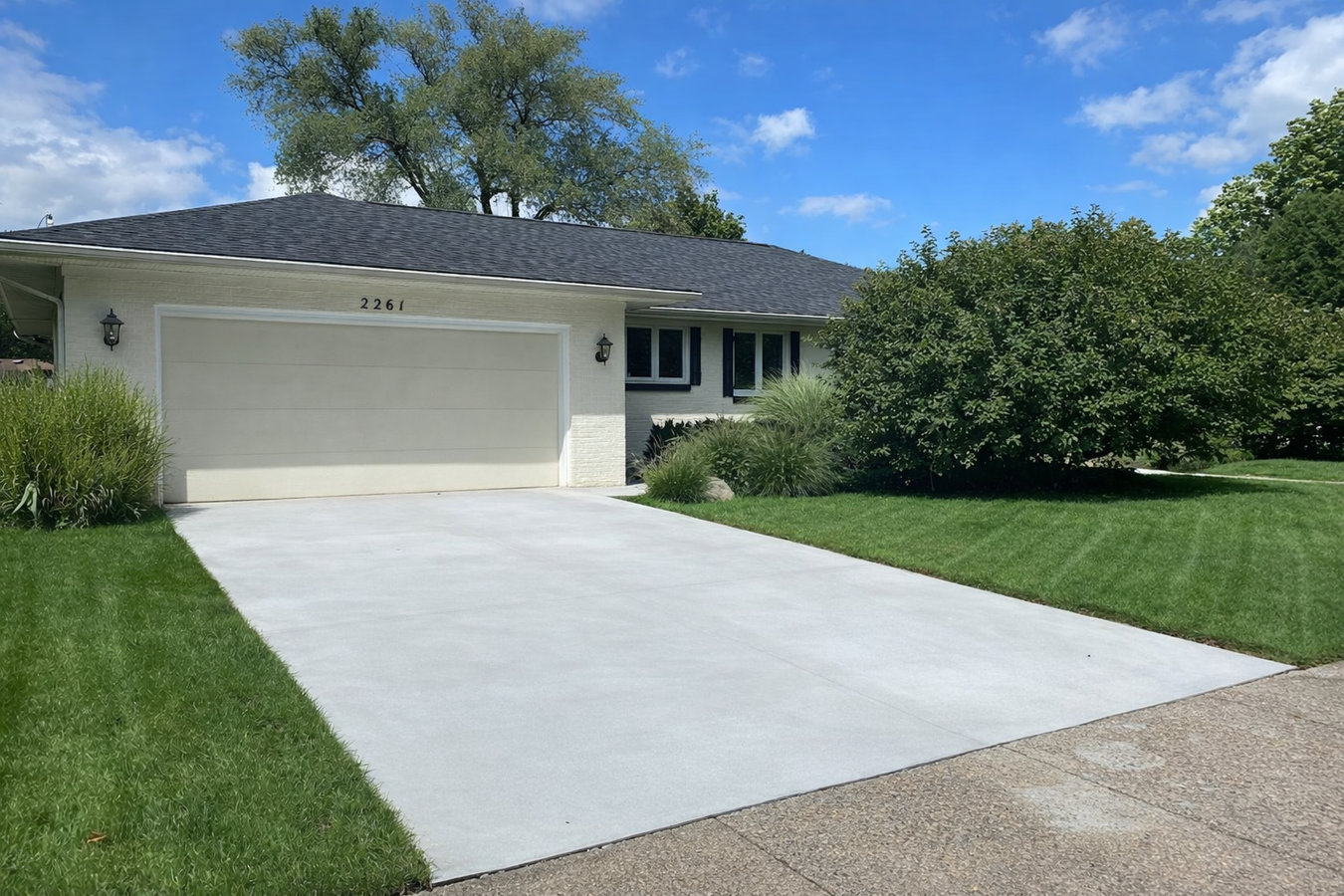 Concrete driveway building in Pittsburg, CA